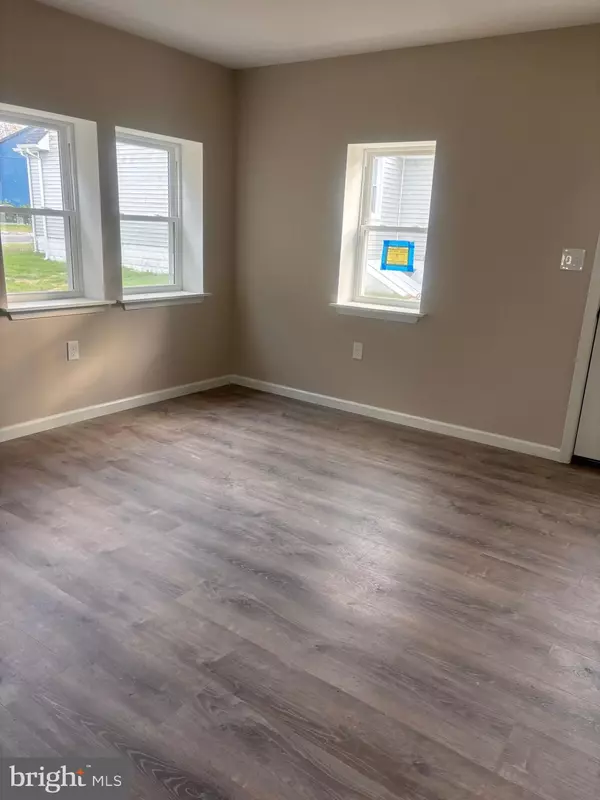 Pennsville, NJ 08070,113 1/2 N HOOK RD