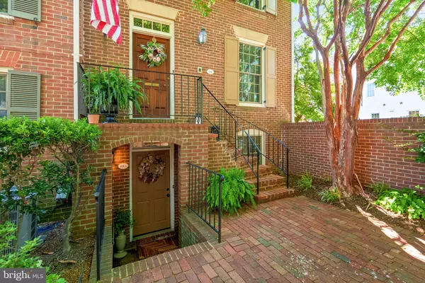 Alexandria, VA 22314,418 N SAINT ASAPH ST #1/2