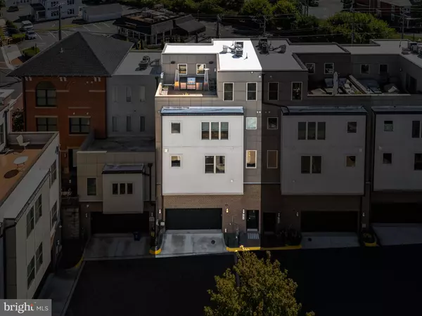 Herndon, VA 20170,702 ELDEN ST #B