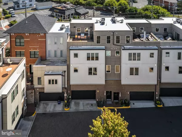 Herndon, VA 20170,702 ELDEN ST #B