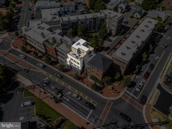 Herndon, VA 20170,702 ELDEN ST #B