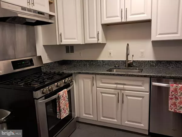 Rockville, MD 20850,118 MONROE ST #306