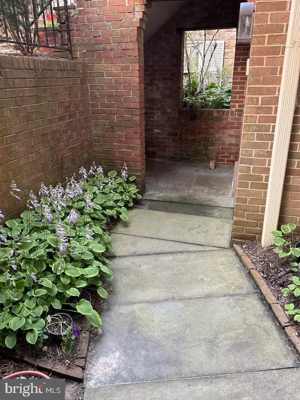 Bethesda, MD 20816,4809 SANGAMORE RD #6