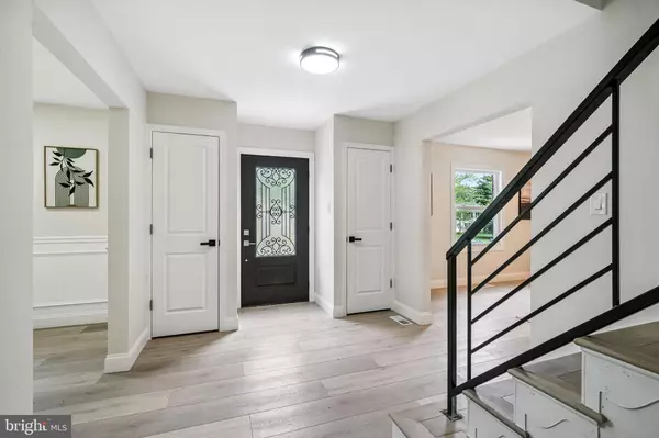 Moorestown, NJ 08057,268 N RIDING DR