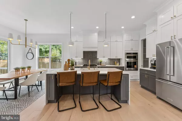 Arlington, VA 22207,5017 17TH ST N