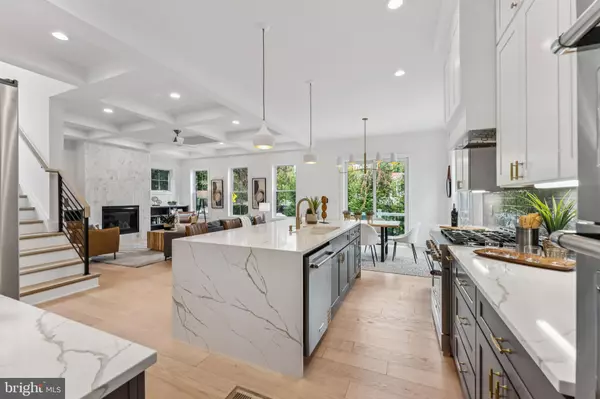 Arlington, VA 22207,5017 17TH ST N