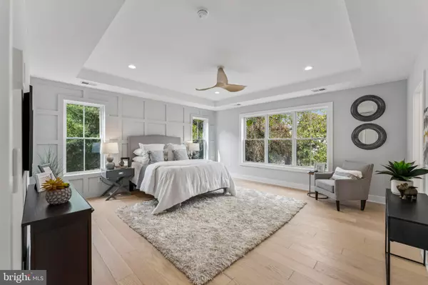 Arlington, VA 22207,5017 17TH ST N