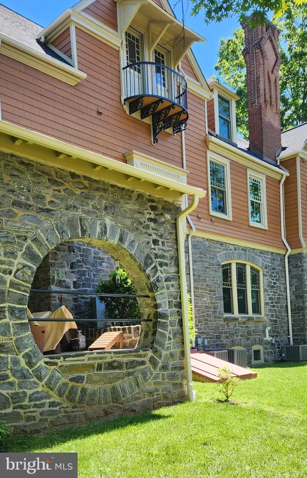 Narberth, PA 19072,206 PRICE AVE #2