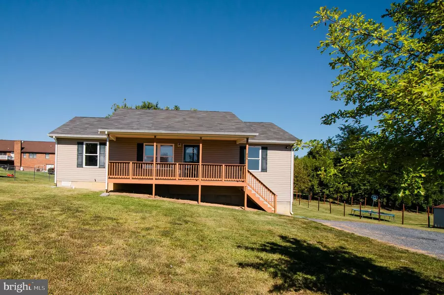 439 N SUMMIT AVE, Woodstock, VA 22664