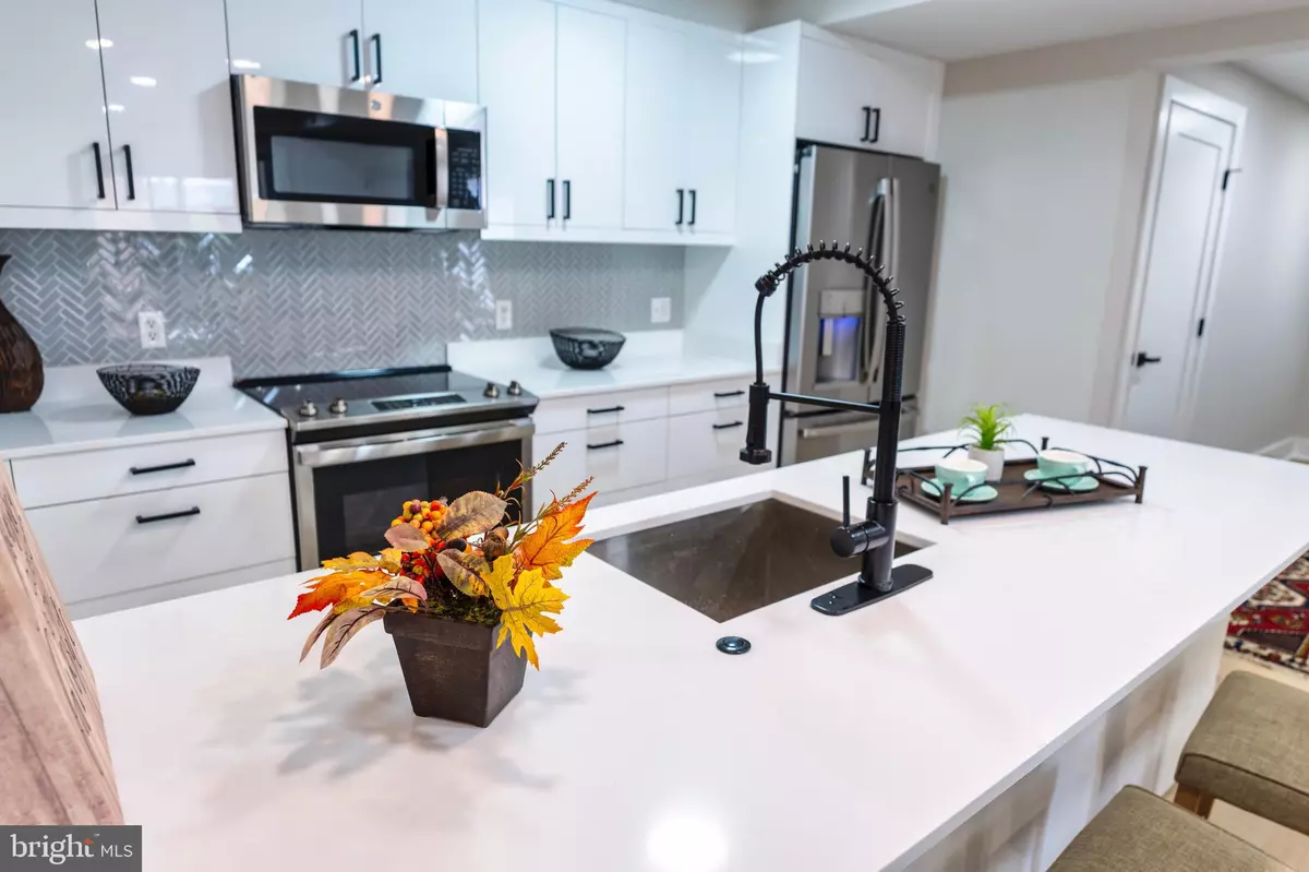 Washington, DC 20002,919 12TH ST NE #202