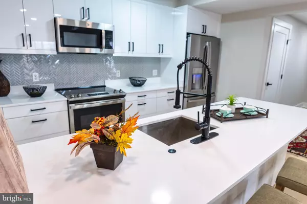 919 12TH ST NE #202, Washington, DC 20002