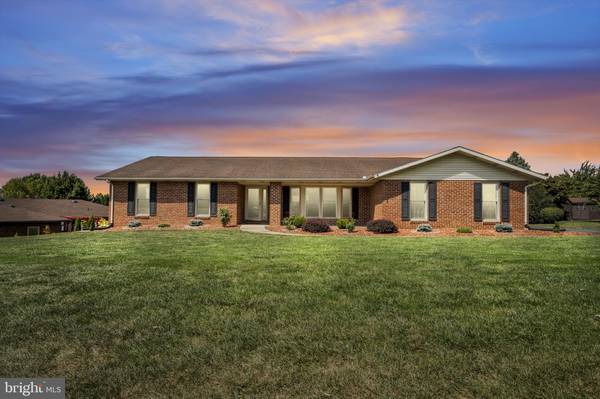 811 SHENANDOAH LN, York, PA 17404