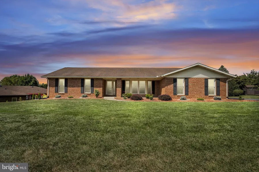 811 SHENANDOAH LN, York, PA 17404