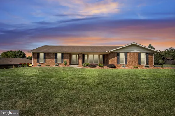 811 SHENANDOAH LN, York, PA 17404