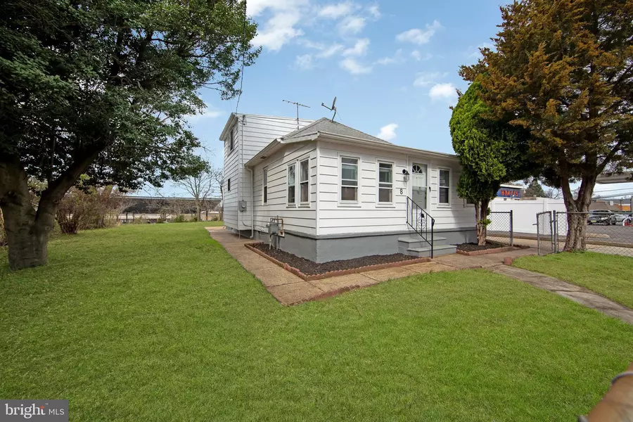 8 S BURNT MILL RD, Voorhees, NJ 08043