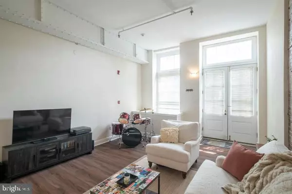 Philadelphia, PA 19106,50-56 N FRONT ST #101