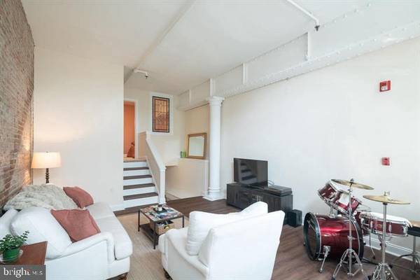 Philadelphia, PA 19106,50-56 N FRONT ST #101