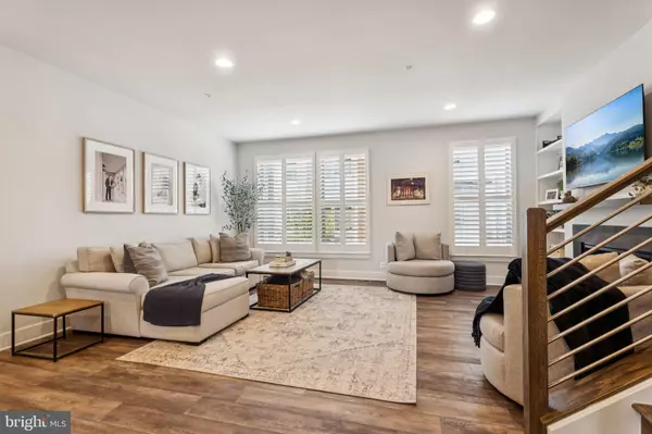 Rockville, MD 20852,5012 OAKMOORE DR