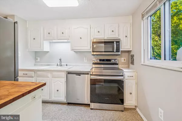Burke, VA 22015,9323 KITE ST