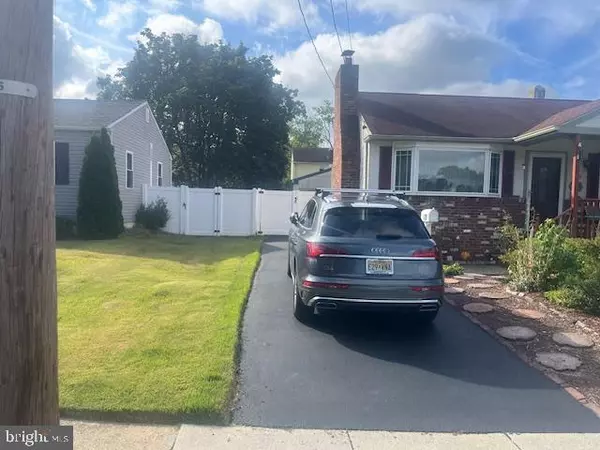 Magnolia, NJ 08049,608 GRANT AVE