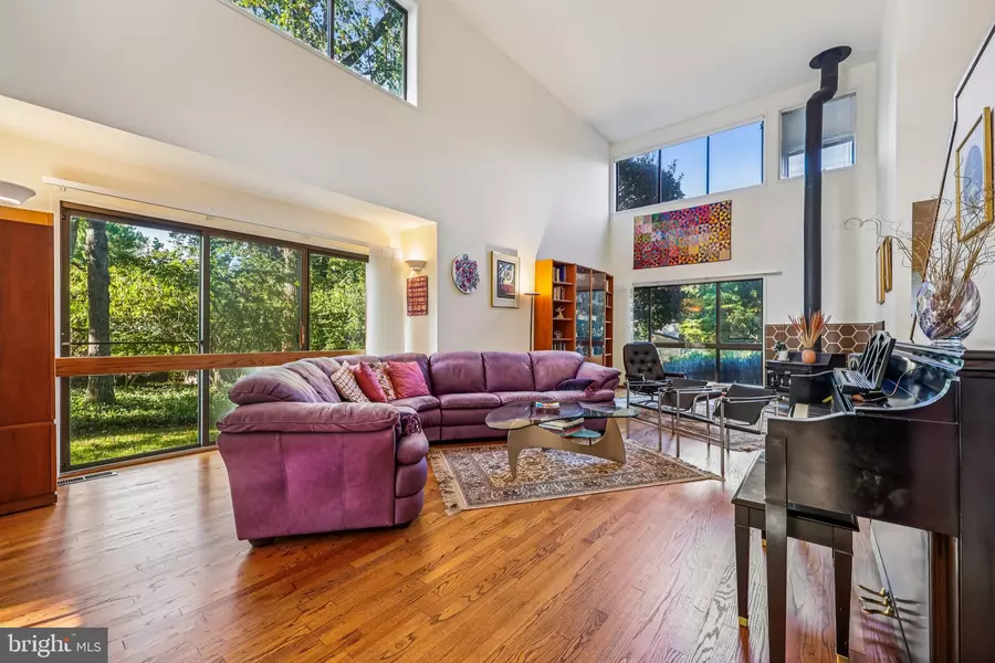 9305 FRIARS RD, Bethesda, MD 20817