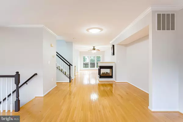 Herndon, VA 20171,13584 CEDAR RUN LN