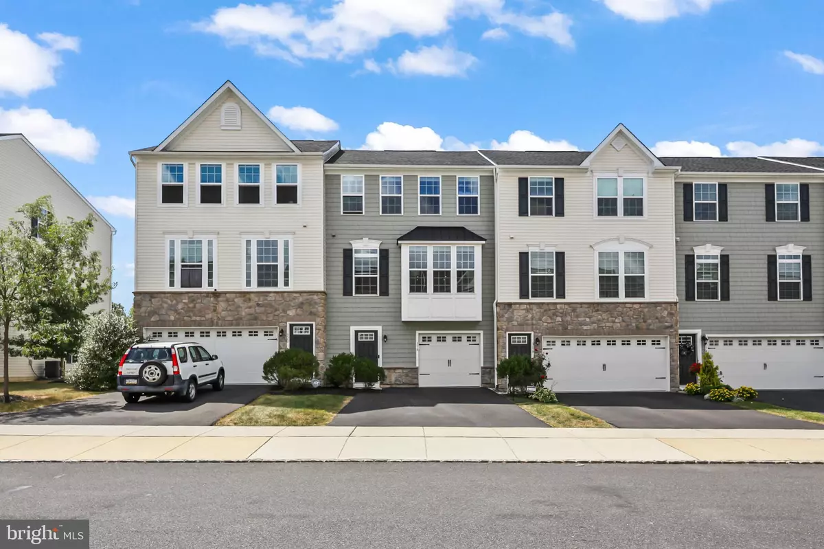 Perkasie, PA 18944,318 PIN OAK LN