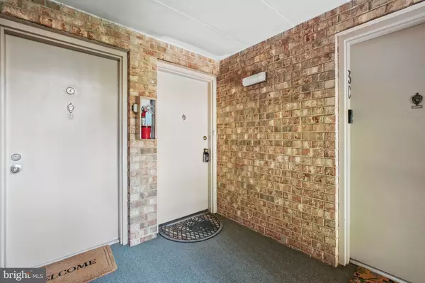 Alexandria, VA 22303,2630 WAGON DR #2C