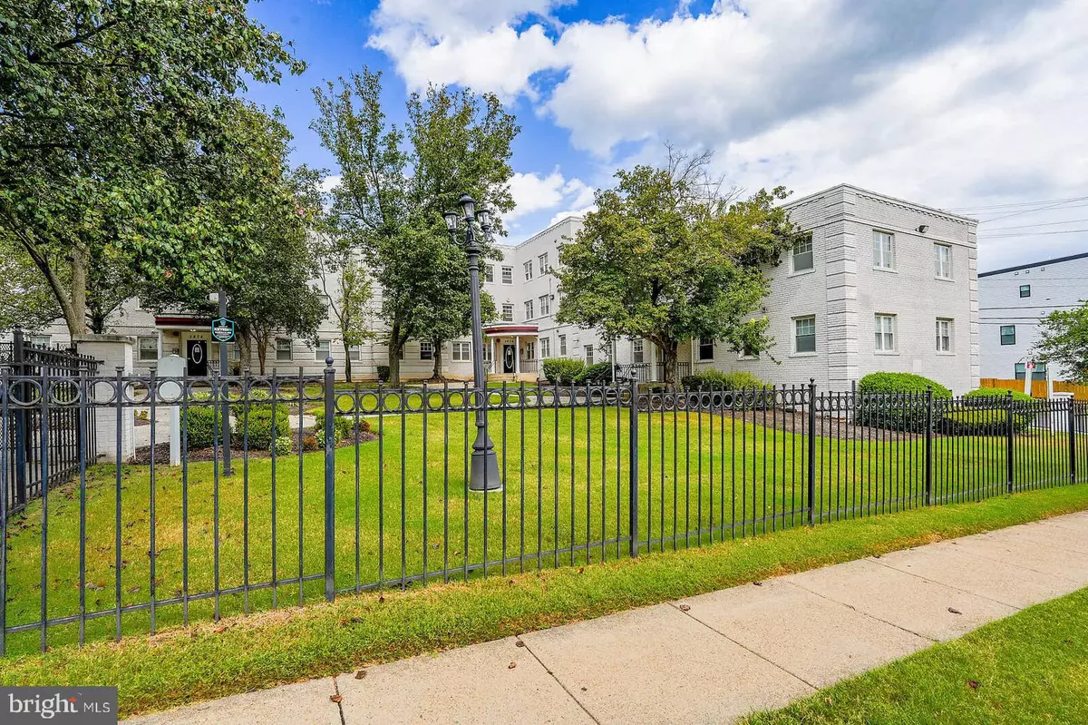 Washington, DC 20032,3876 9TH ST SE #302