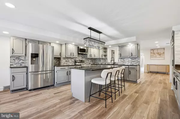 Philadelphia, PA 19116,15014 THERESA DR