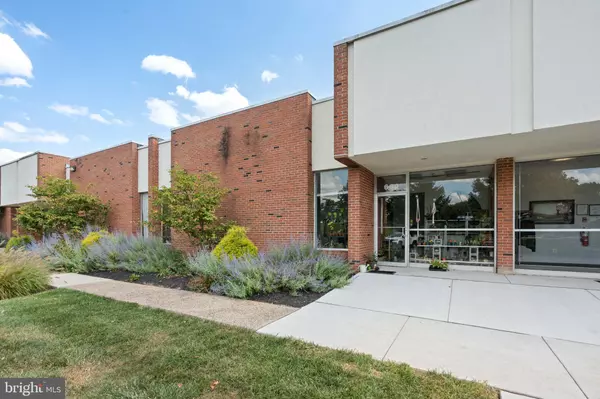 121 FRIENDS LN #600, Newtown, PA 18940