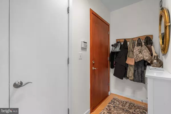 Washington, DC 20009,2412 17TH ST NW #301