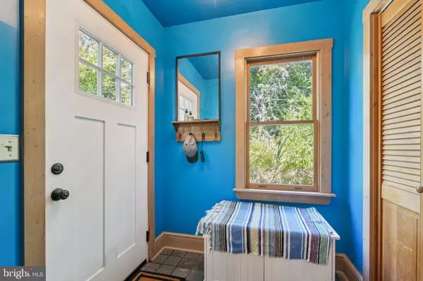 Bluemont, VA 20135,574 TIMBER LN