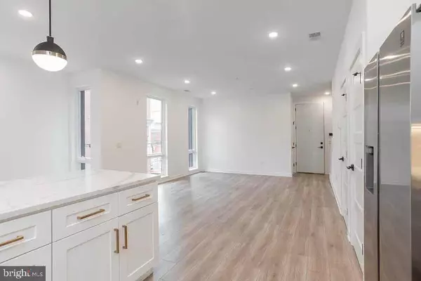 Philadelphia, PA 19130,719 N 16TH ST #4