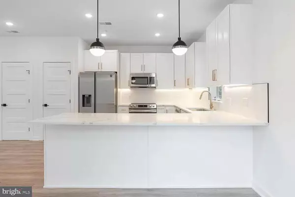 Philadelphia, PA 19130,719 N 16TH ST #4