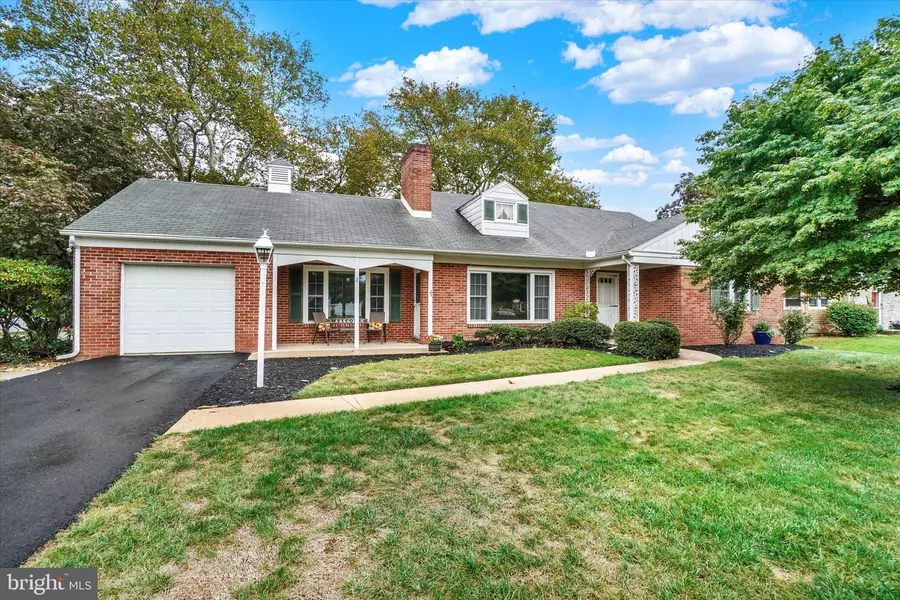 398 EDGEHILL RD, York, PA 17403