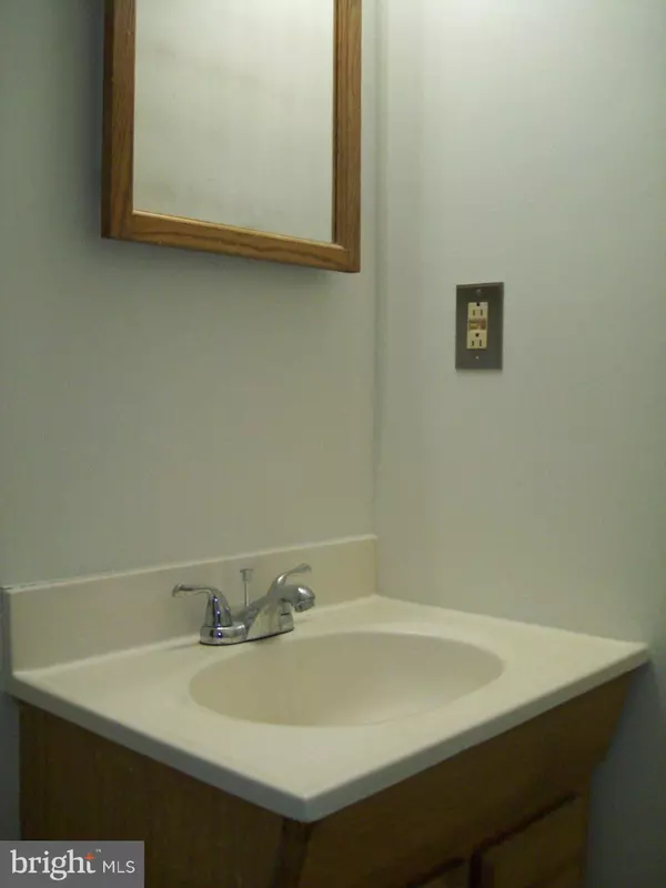 Waldorf, MD 20602,2409 YORK CT