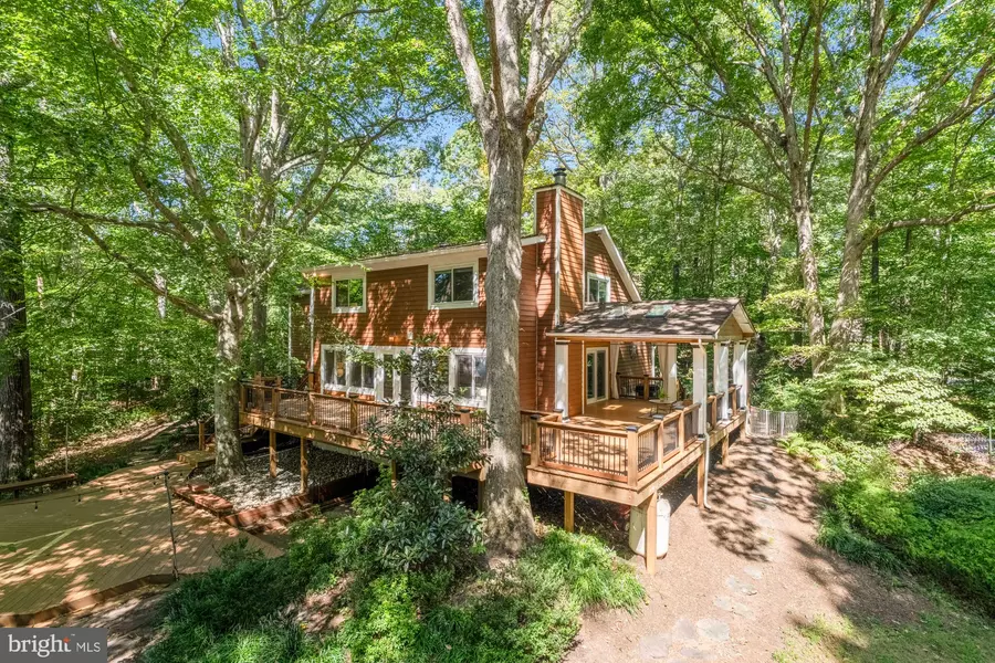 11203 SILVERLEAF DR, Fairfax Station, VA 22039