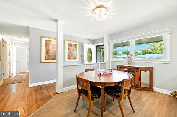 Ewing, NJ 08618,10 GLEN MAWR DR