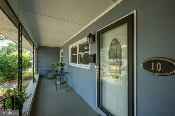 Ewing, NJ 08618,10 GLEN MAWR DR