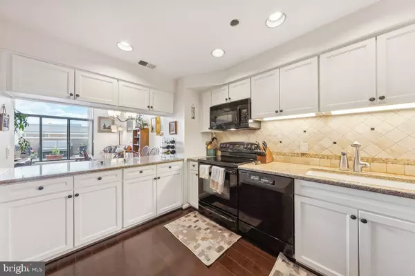 Arlington, VA 22201,1301 N COURTHOUSE RD N #1810