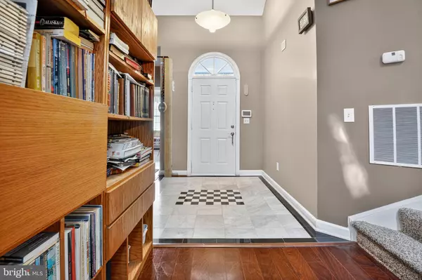 Sterling, VA 20165,46809 TRAILWOOD PL