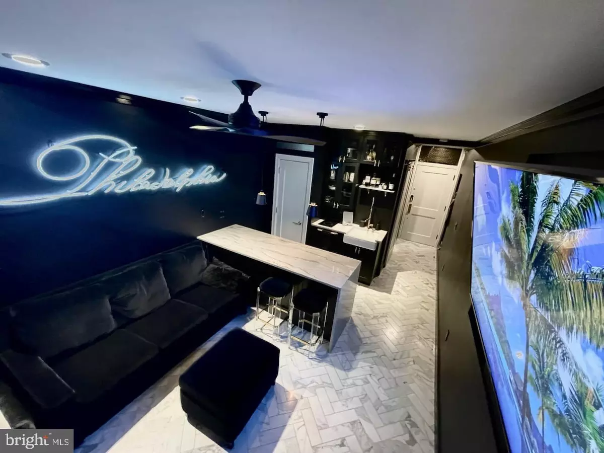 Philadelphia, PA 19107,1324 LOCUST #429