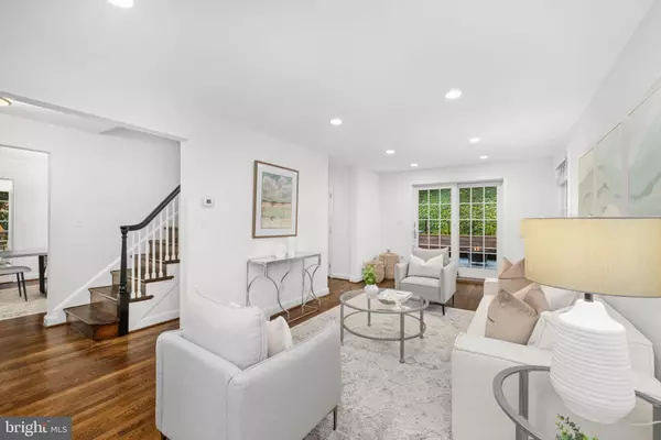 Arlington, VA 22207,3712 25TH ST N