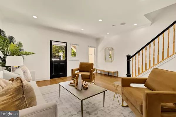 Washington, DC 20003,906 A ST SE