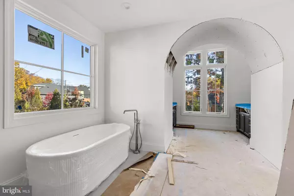 Arlington, VA 22201,629 N LINCOLN ST N