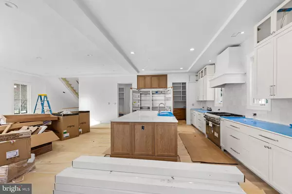 Arlington, VA 22201,629 N LINCOLN ST N