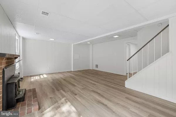 Vienna, VA 22181,9611 SCOTCH HAVEN DR