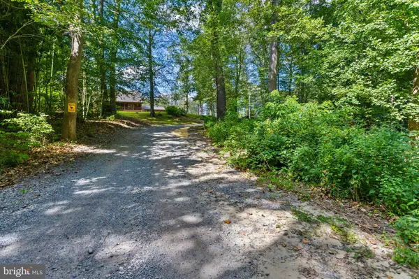 Chesterfield, NJ 08515,717 MONMOUTH RD