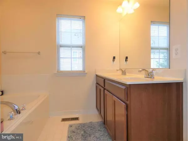 Triangle, VA 22172,4911 POTOMAC HIGHLANDS CIR